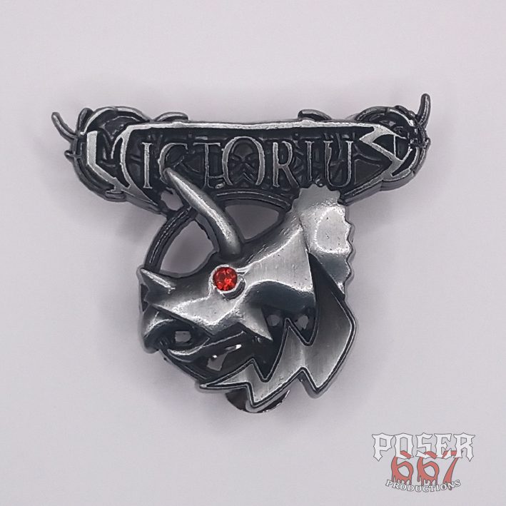 poser667-victorius-triceratops-3d-pin-antiksilber-rotes-auge image 1
