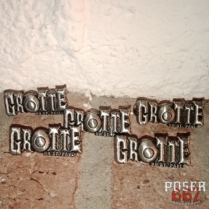 poser667-grotte-3d-metal-pin-rockbar-st-pauli image 1