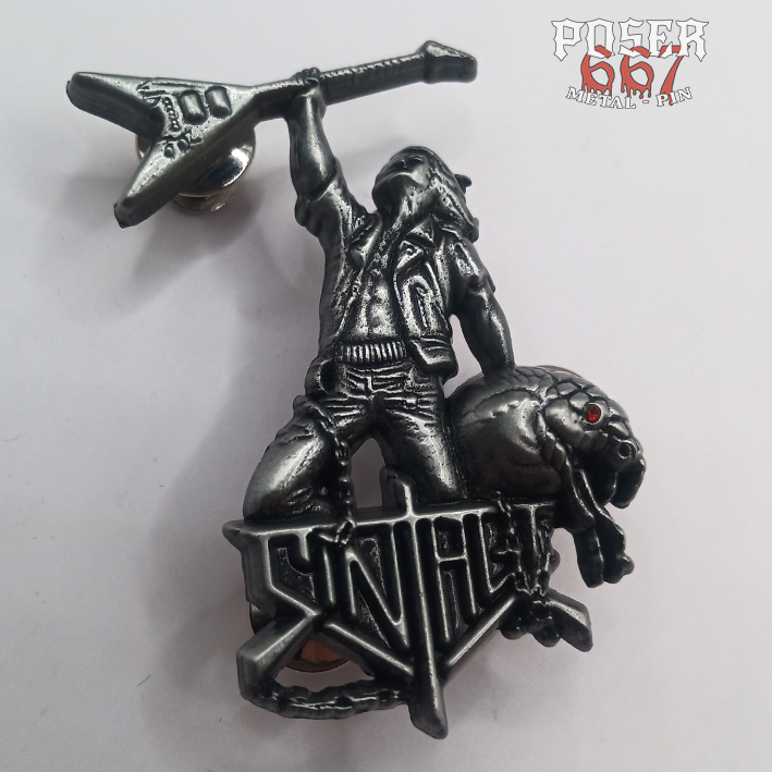 sintage-unbound-triumph-3d-pin-antik-silber-5-5-cm image 1
