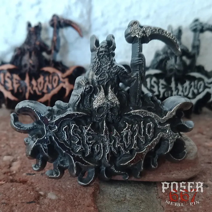 poser667-rise-of-kronos-3d-pin-antiksilber-5-cm-hoch image 1