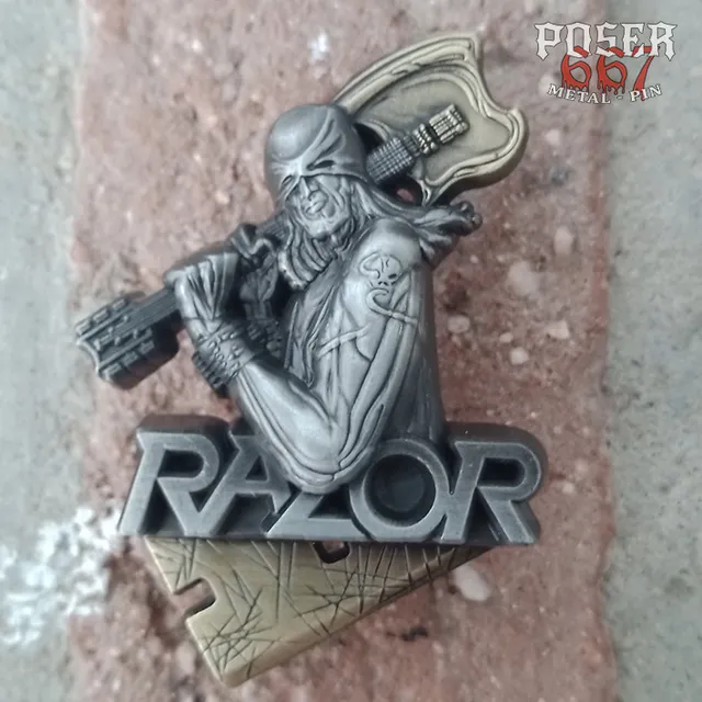 razor-executioner-s-song-3d-pin-antik-silber-5-cm image 1