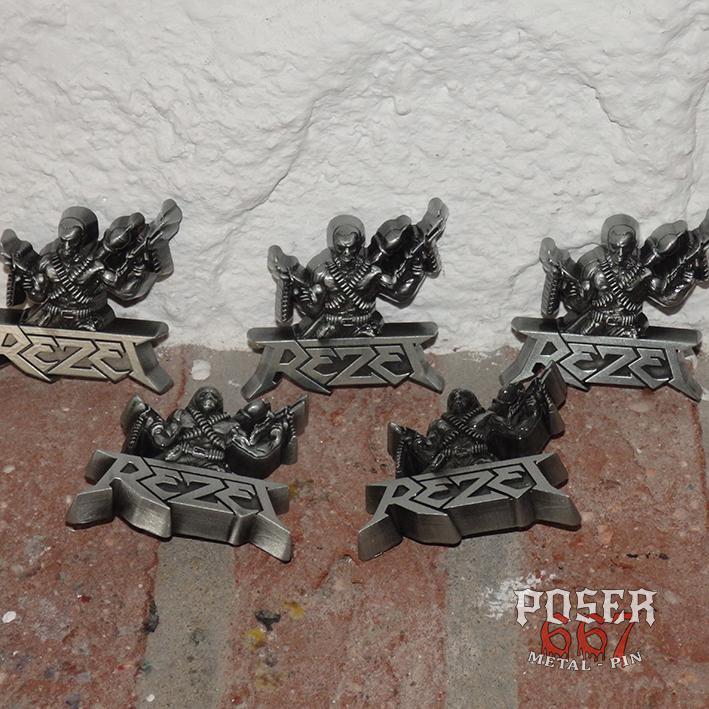 poser667-rezet-3d-metal-pin-f-r-kutte-5-cm image 2