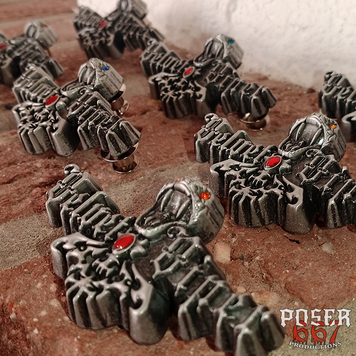 poser667-velvet-viper-3d-pin-anstecker-mit-strassstein image 1
