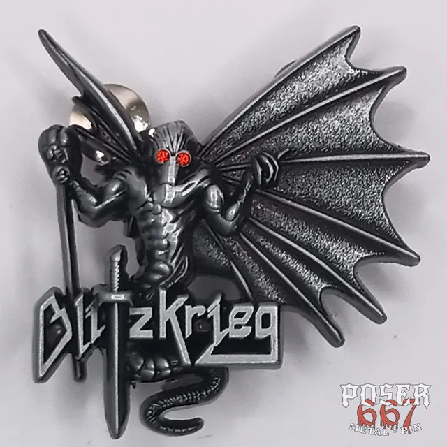 blitzkrieg-absolute-power-3d-pin-anstecker-antik-silber-5-cm image 1