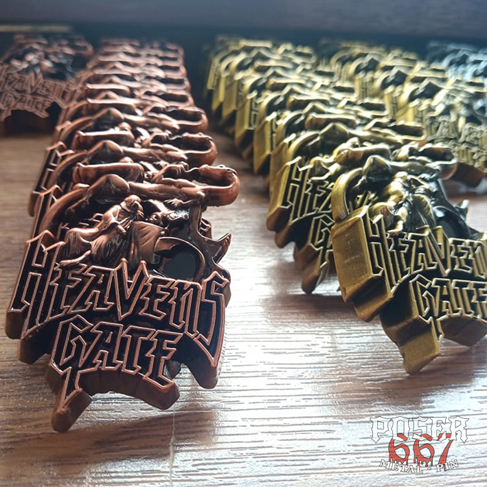 poser667-heavens-gate-livin-for-sale-3d-pin-antik-silber-5cm image 3