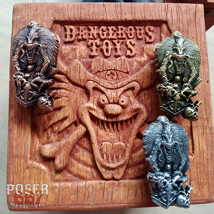 dangerous-toys-pin-antik-silber-metallpin-5-cm image 3
