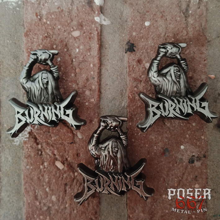 burning-chainsaw-zombie-3d-pin-antik-silber-5-cm image 1