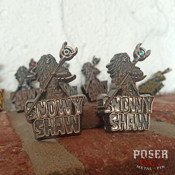 snowy-shaw-wizard-pin-metall-silber-roter-stein-5-cm image 5