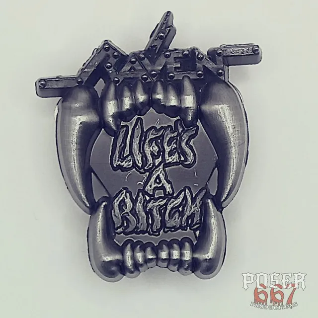 raven-life-s-a-bitch-3d-pin-5-cm-antik-silber image 1