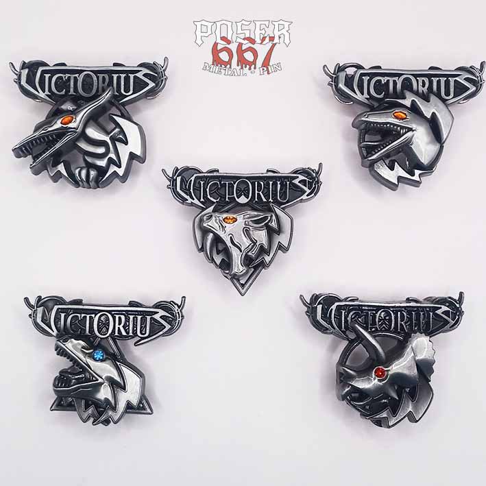poser667-victorius-triceratops-3d-pin-antiksilber-rotes-auge image 2