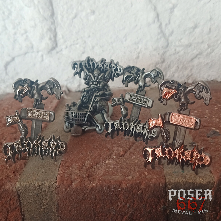 tankard-one-foot-in-the-grave-pin-geier-silber-4-3-cm image 1