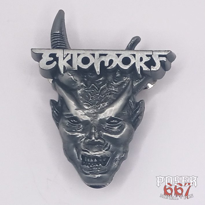 poser667-ektomorf-vivid-black-3d-pin-anstecker-antik-silber-5-cm image 1