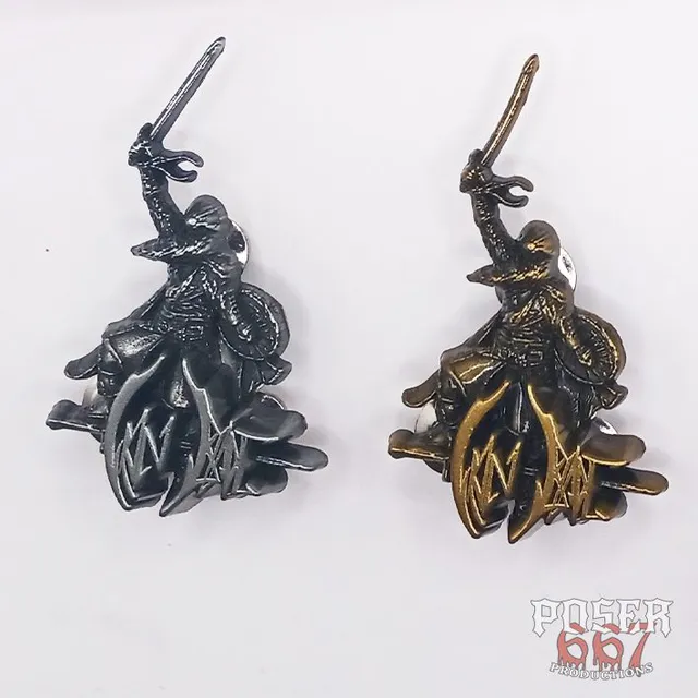 poser667-iron-blade-knight-3d-pin-anstecker-antik-silber-5-5-cm image 1