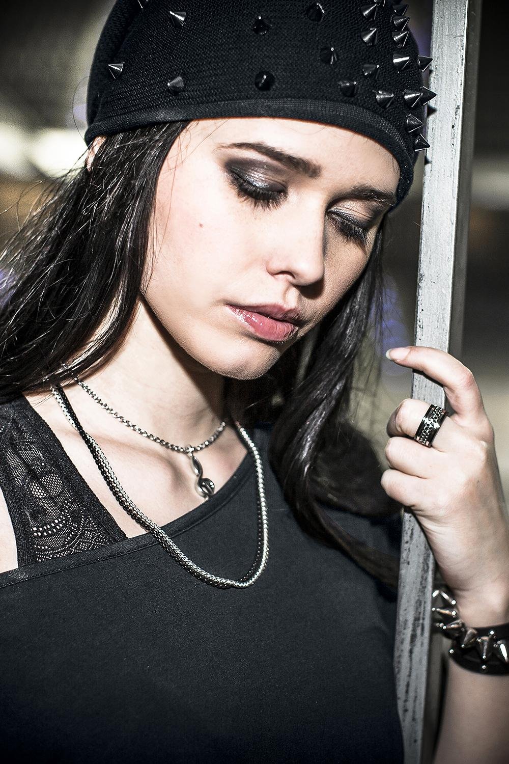 black-premium-by-emp-beanie-schwarz-mit-nieten-unisex image 3