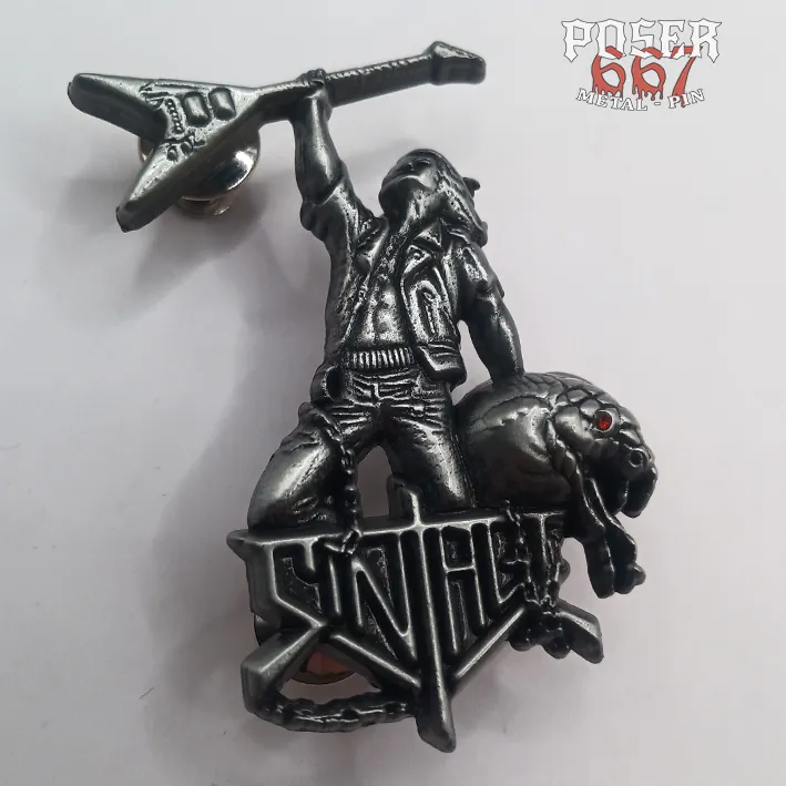 sintage-unbound-triumph-3d-pin-antik-silber-5-5-cm image 1