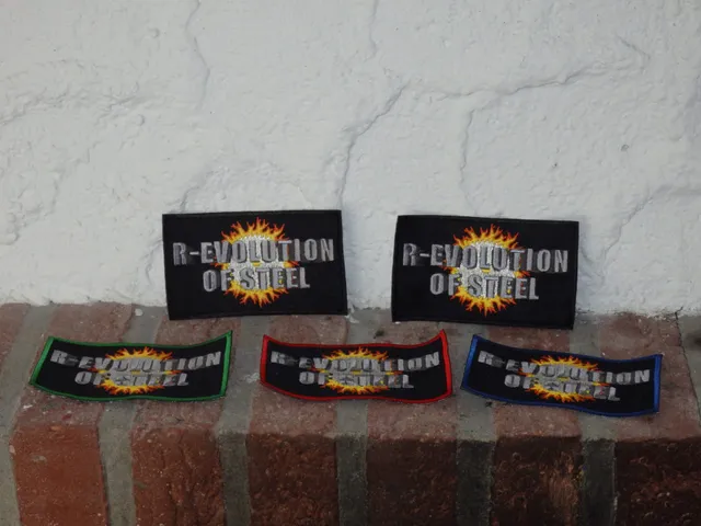 poser667-r-evolution-of-steel-patch-normal-gestickt-10-5-cm image 1