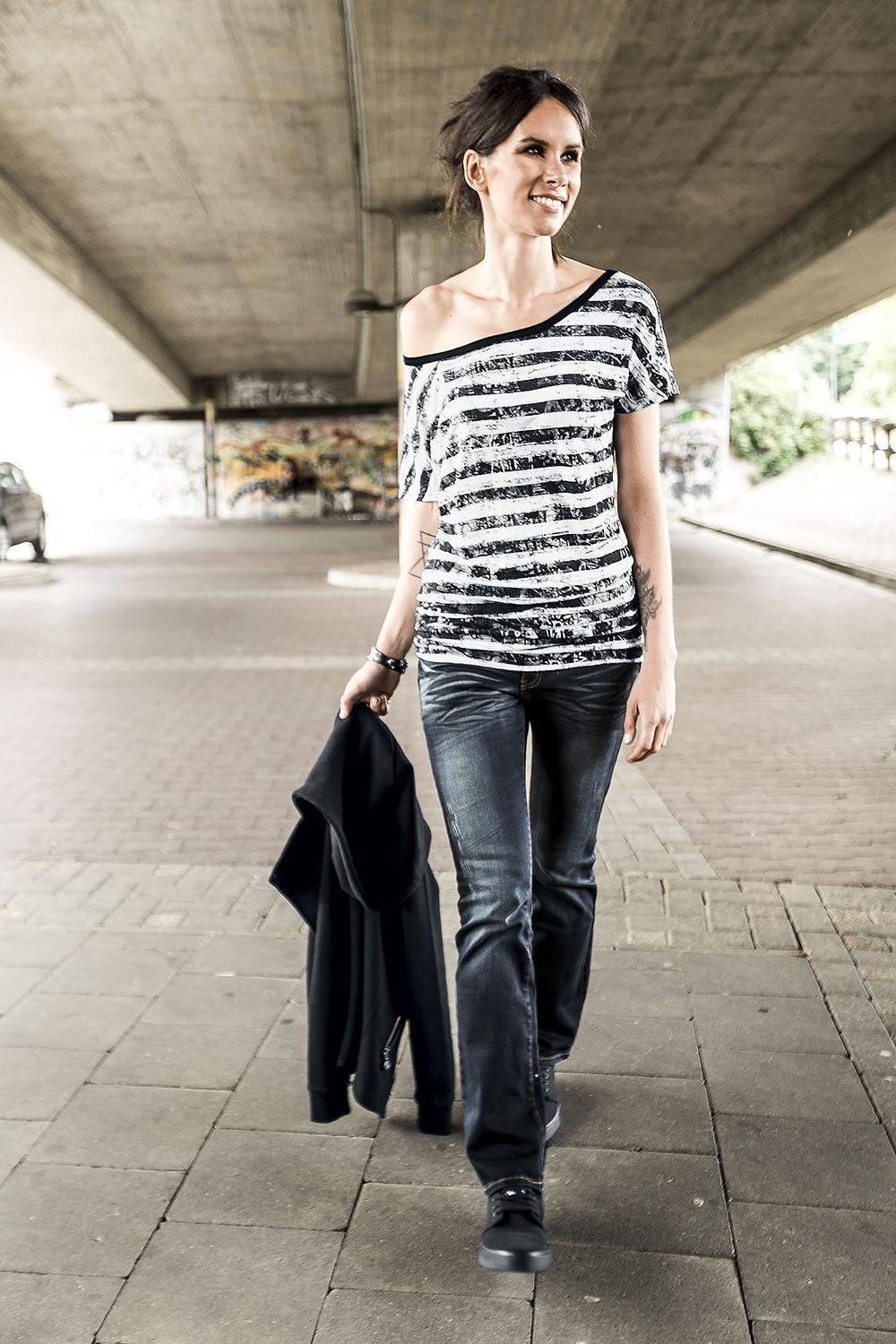 red-by-emp-schwarz-wei-es-basic-t-shirt-streifen-m image 7