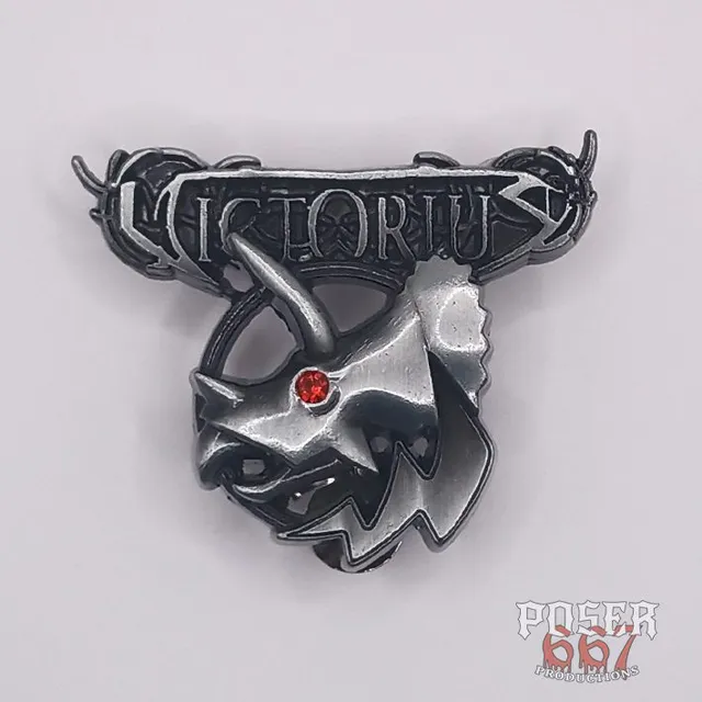 poser667-victorius-triceratops-3d-pin-antiksilber-rotes-auge image 1