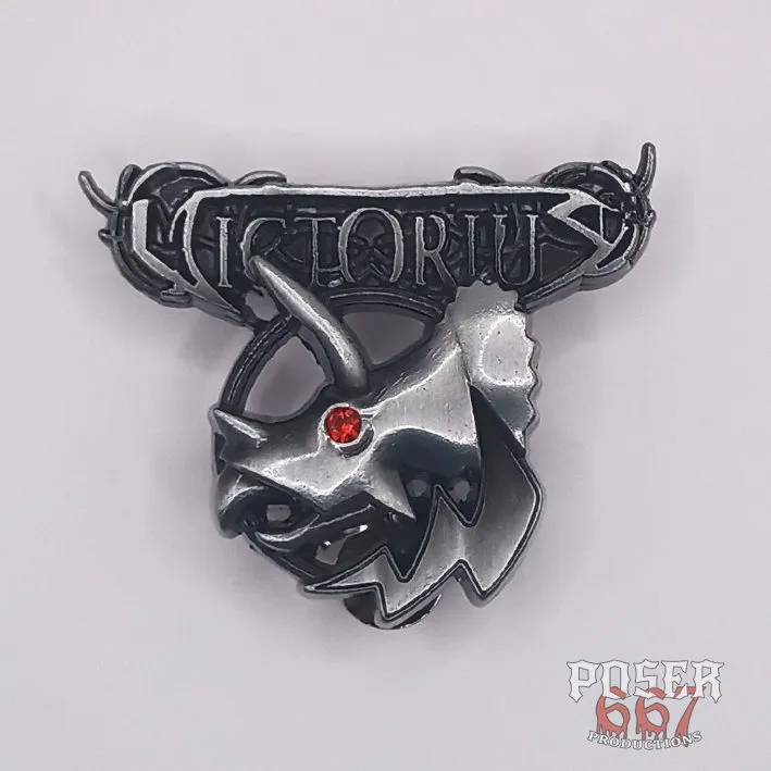 poser667-victorius-triceratops-3d-pin-antiksilber-rotes-auge image 1