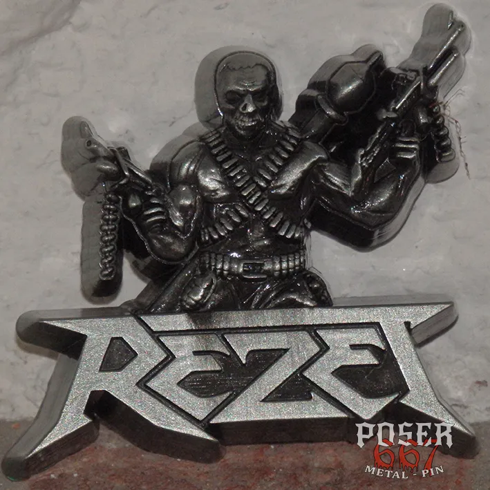 poser667-rezet-3d-metal-pin-f-r-kutte-5-cm image 1