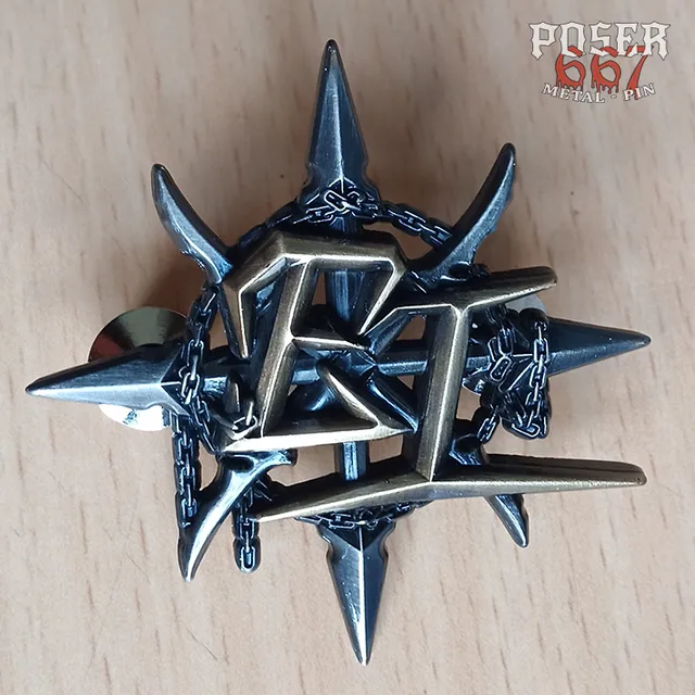 poser667-evil-invaders-icon-3d-pin-antiksilber-gold-5-cm image 1