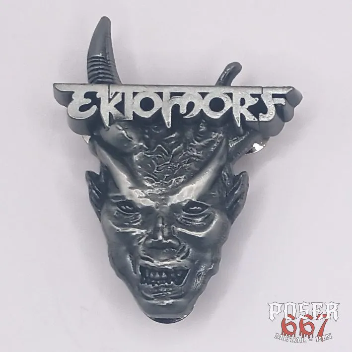 poser667-ektomorf-vivid-black-3d-pin-anstecker-antik-silber-5-cm image 1