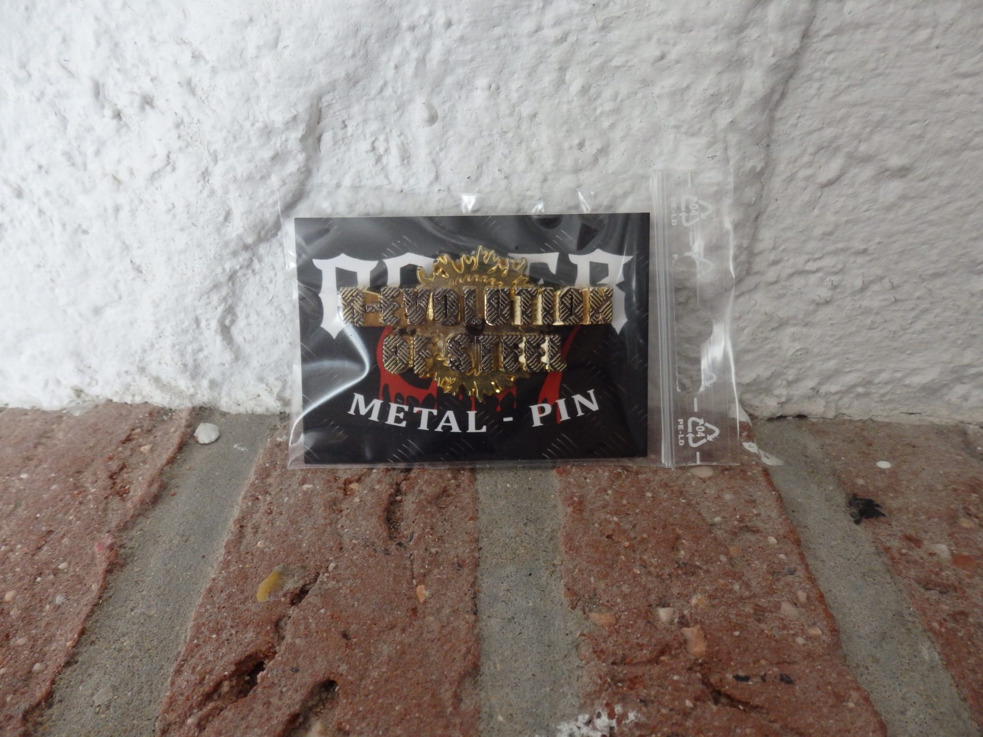 poser667-3d-pin-r-evolution-of-steel-metall-pin-anstecker image 6