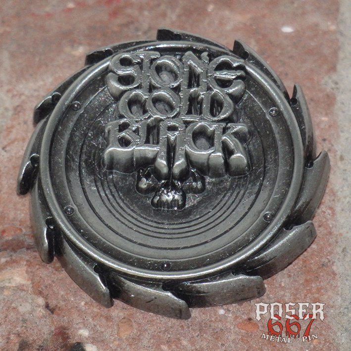 poser667-stone-cold-black-3d-metal-pin-antik-silber image 3